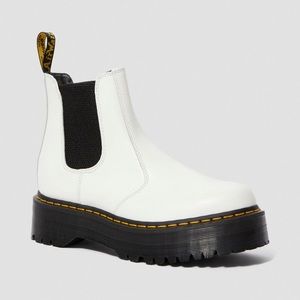 Dr marten 2976 smooth leather platform Chelsea boots size 8 in white